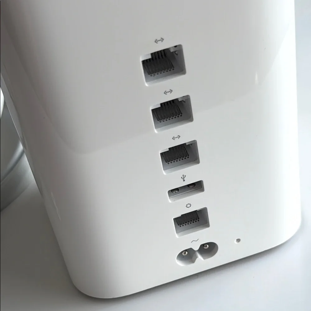 Apple elegant model ports